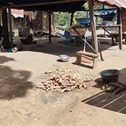 Scraping manioc, Malinka