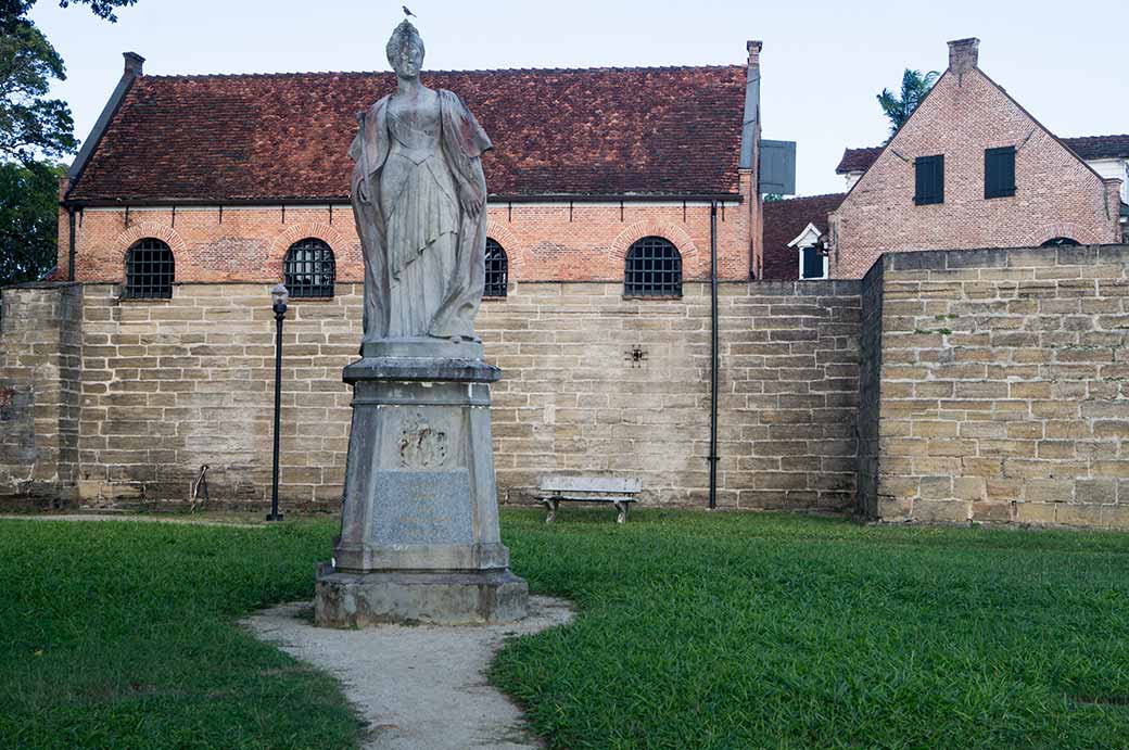 Fort Zeelandia, Wilhelmina statue