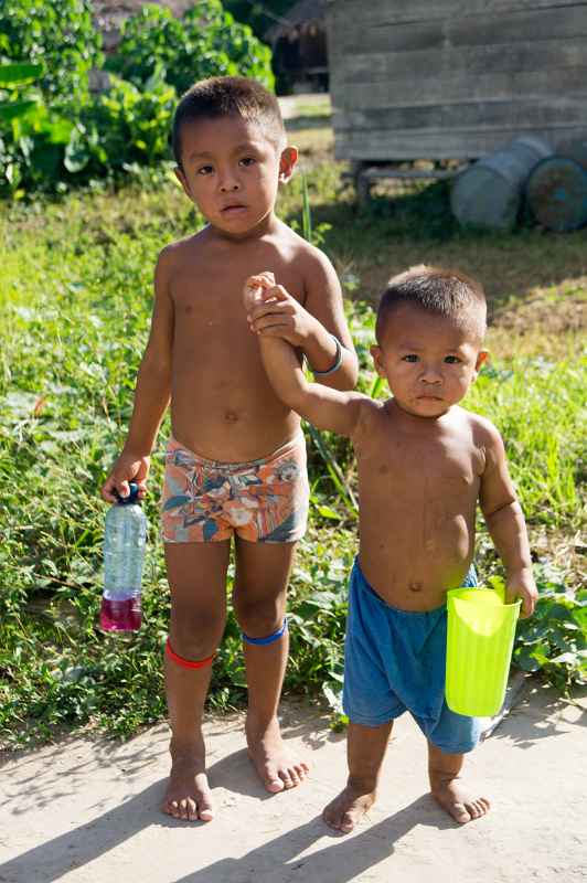 Little Tiriyó boys, Palumeu