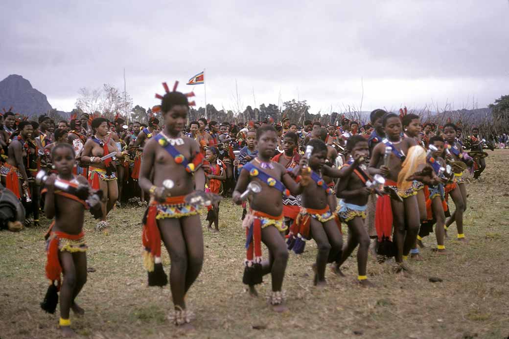 Small girls dancing