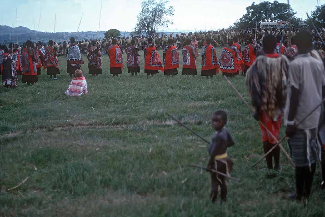 Royal women dance