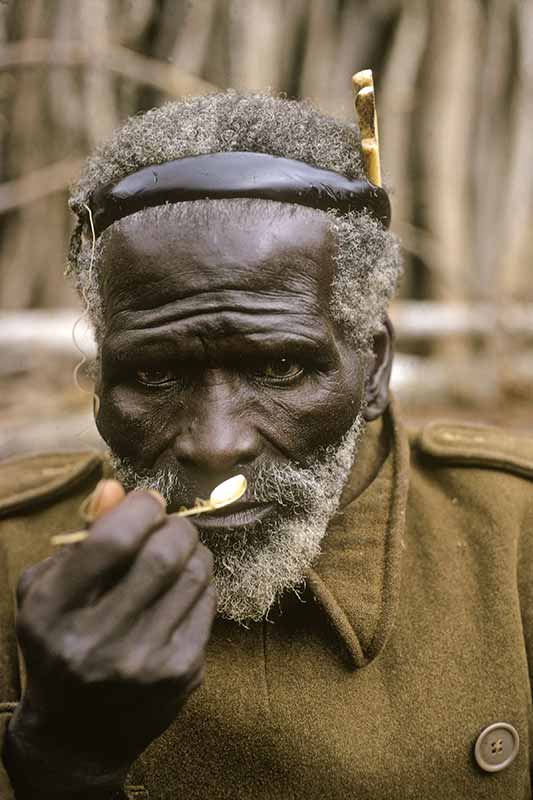 Snuff from a spoon