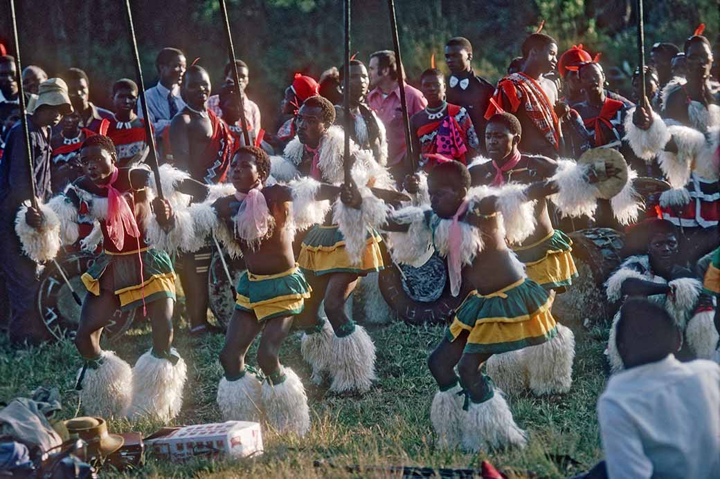 Young Sibhaca dance group 