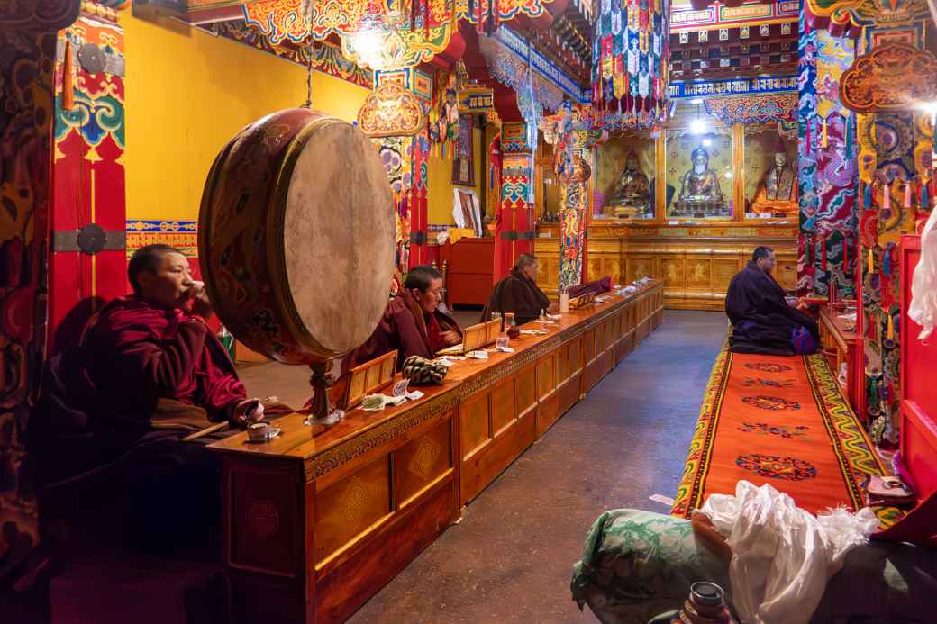 Morning prayers, Rongbuk Monastery