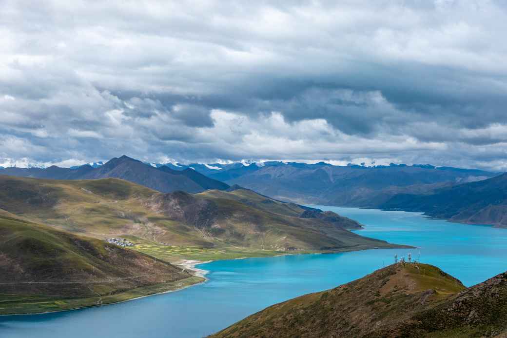 Yamdrok Yumtso lake