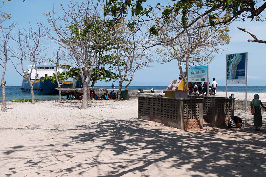 Ferry in Beloi