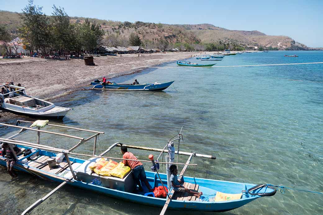 Fishing canoes, Beloi