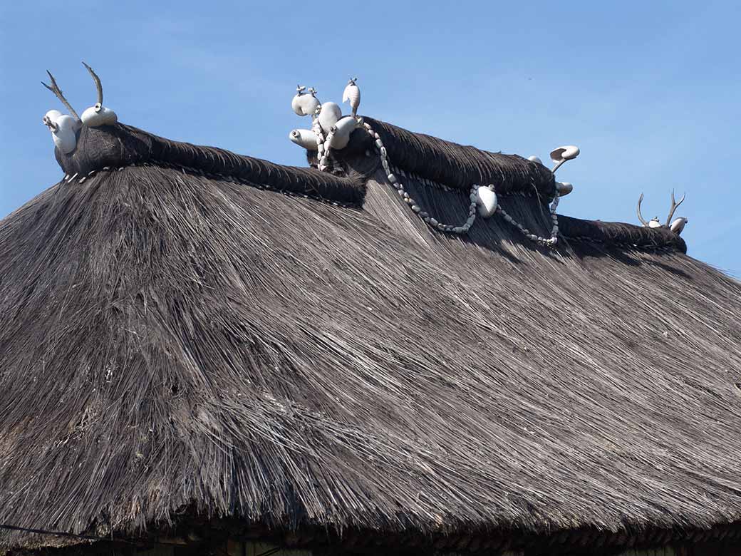 Traditional roof decoration