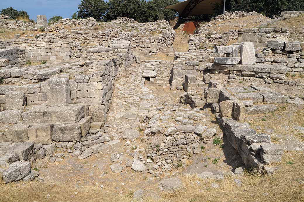 South Gate, Troia VI