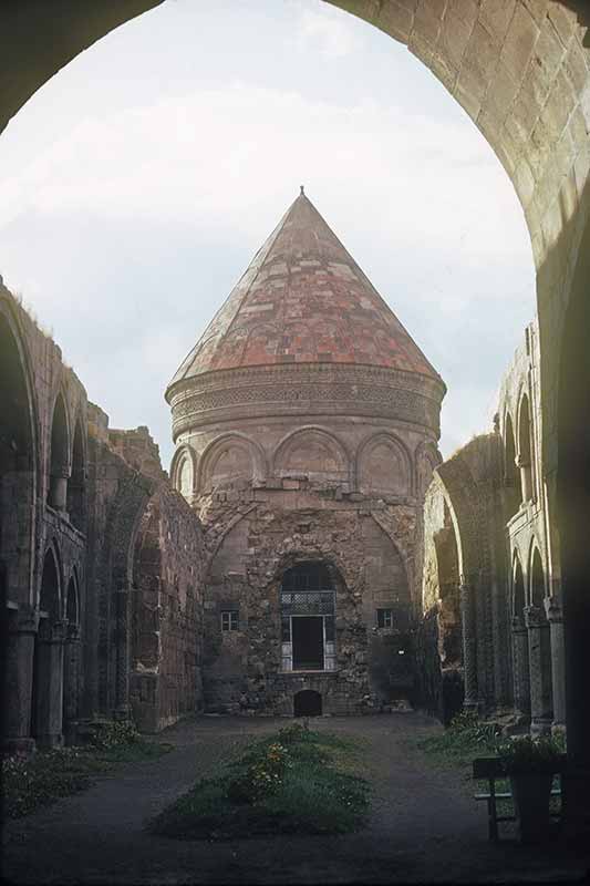 Türbe, Çifte Minareli Medrese