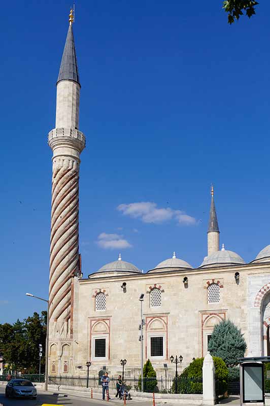 Minaret, Üç Şerefeli Mosque