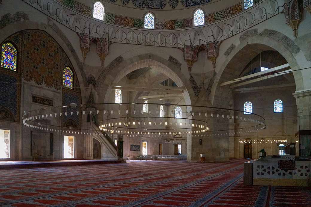 Üç Şerefeli Mosque interior