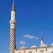 Minaret, Üç Şerefeli Mosque