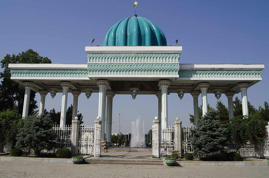 Entrance gate Navoi Park, Andijon