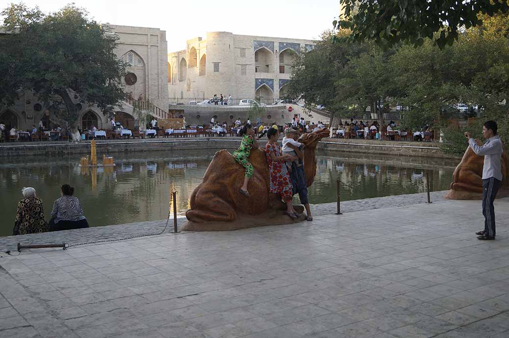 Lab-i Hauz pond