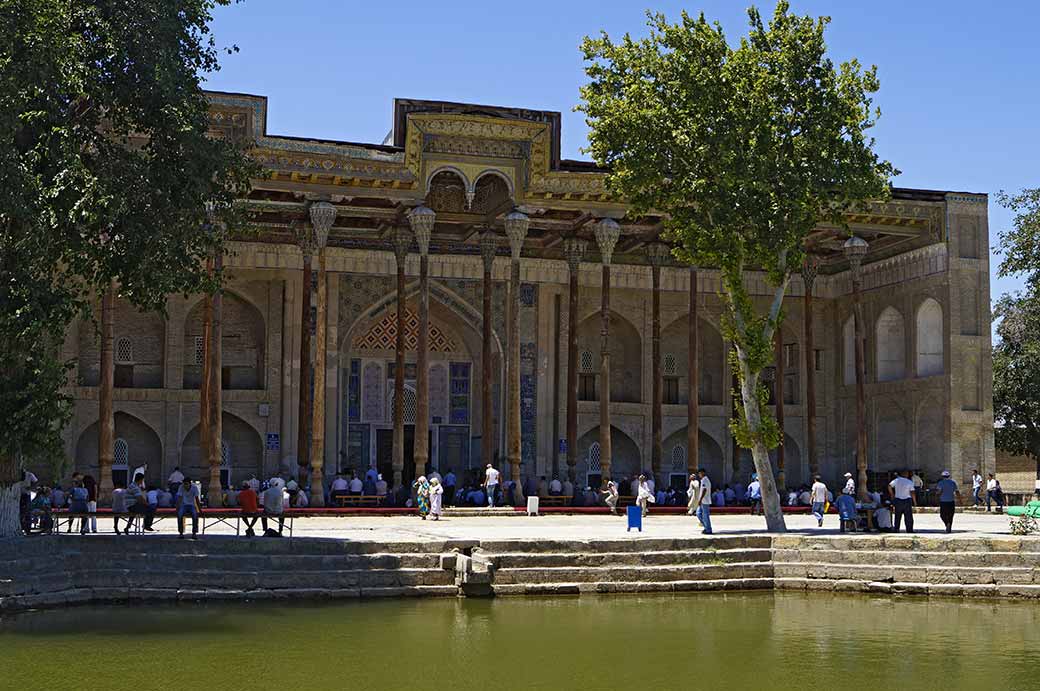 Bolo-Hauz Mosque