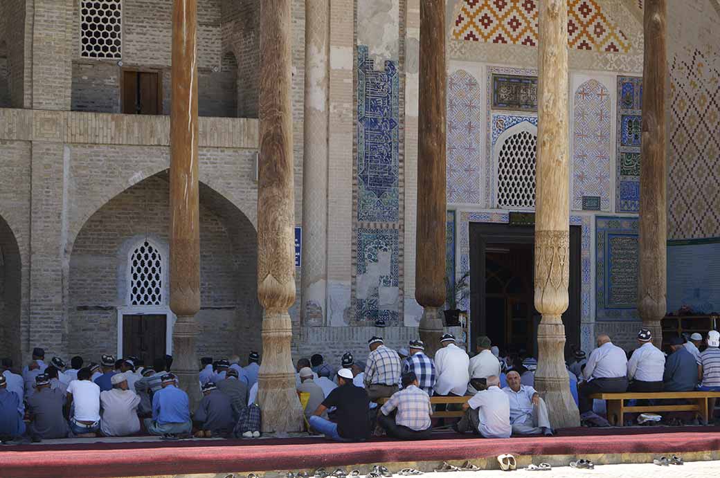 Bolo-Hauz Mosque