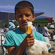 Boy and his duck, Marg'ilon