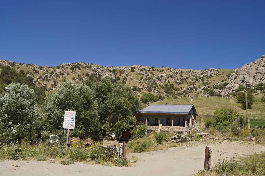 Between Samarkand and Shakhrisabz