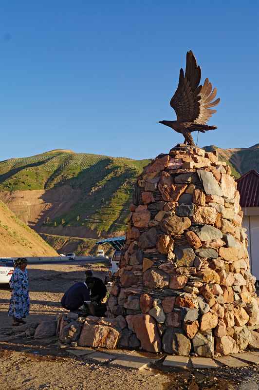 Monument, Kamchik Pass