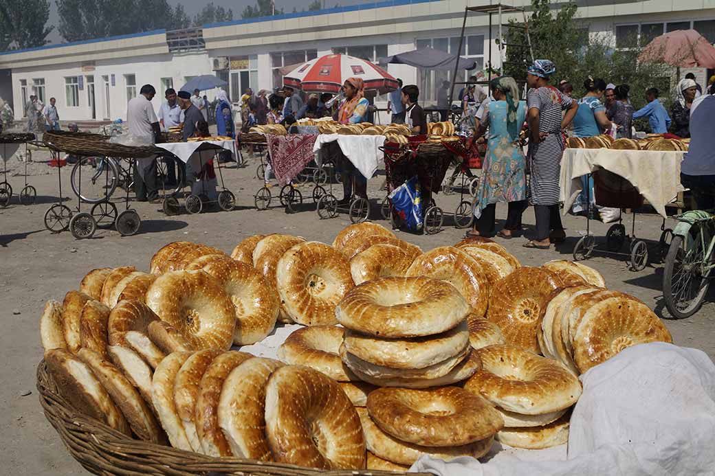 Bread for sale, Qumtepa bazaar