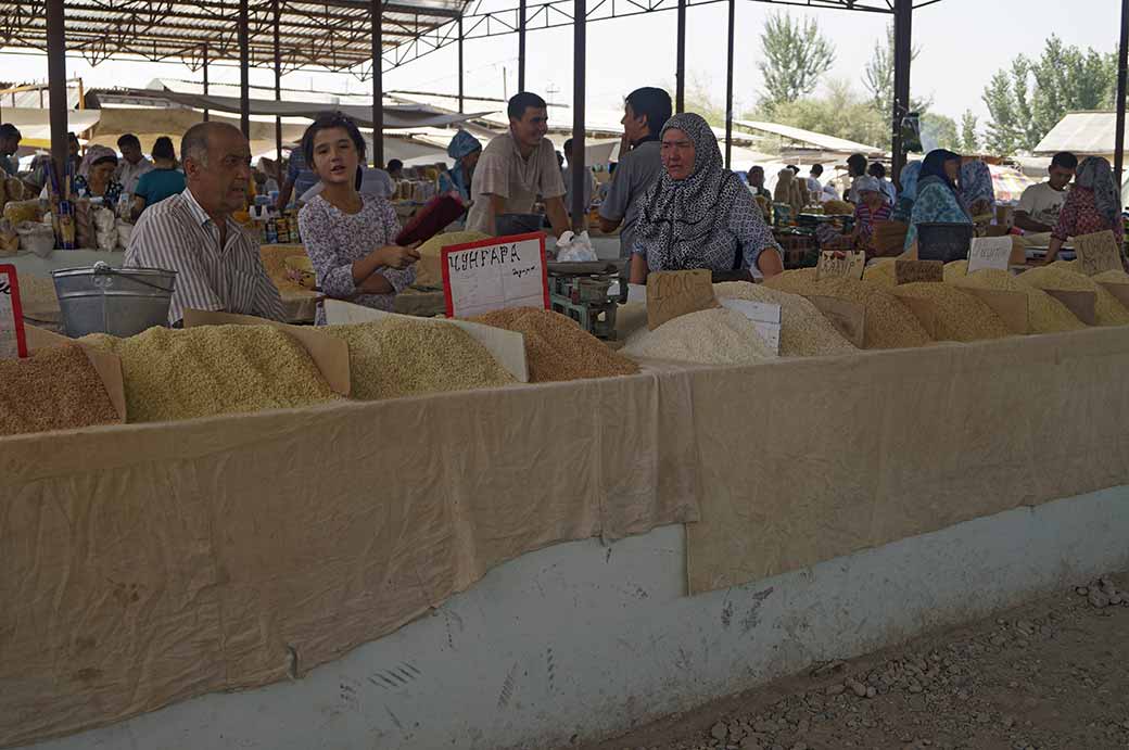 Selling carrots, Qumtepa bazaar