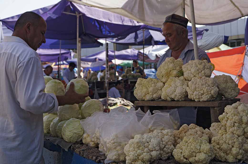 Selling cauliflower, Fergana