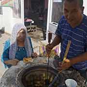 Preparing non, Qumtepa bazaar