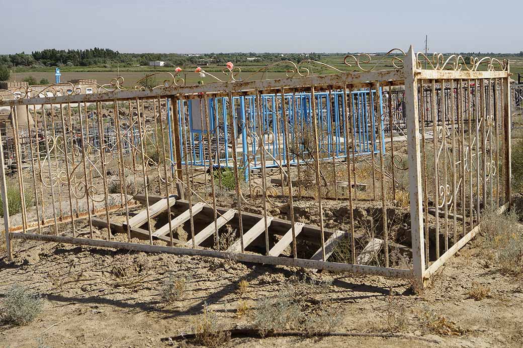 Mizdakhan grave