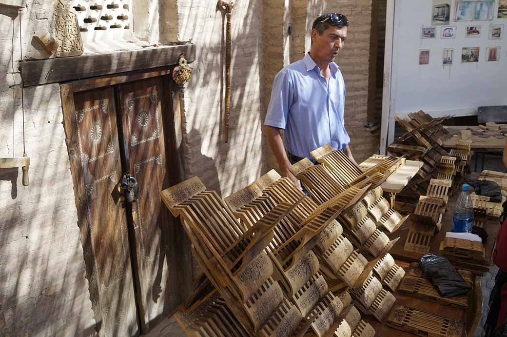 Uzbek book stands