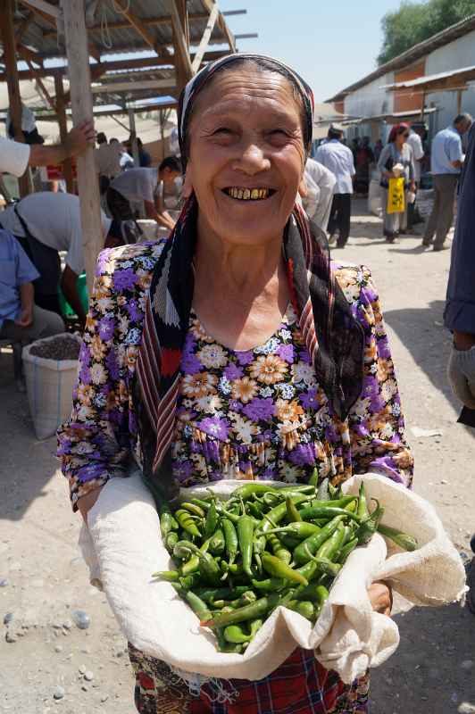 Selling peppers, Qumtepa bazaar