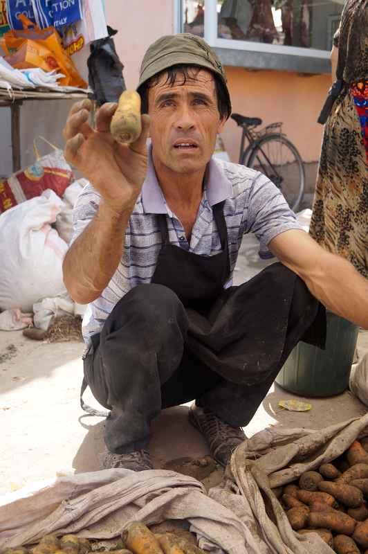 Selling carrots, Qumtepa bazaar