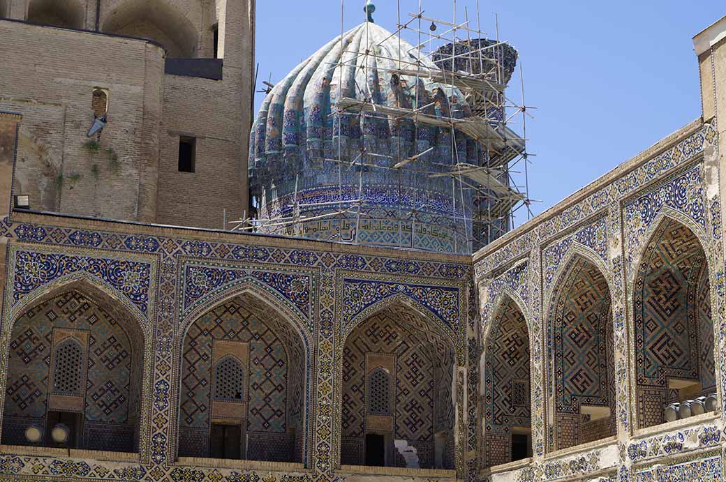 Sher-Dor Madrasah courtyard