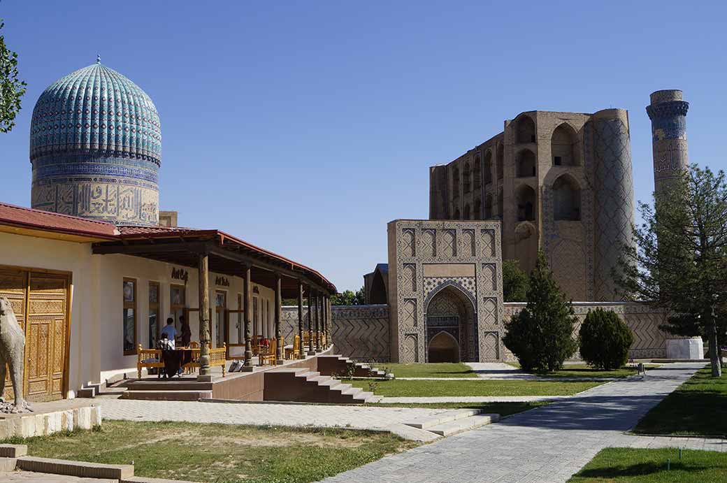 Bibi Khanym mosque and teahouse