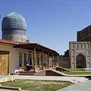 Bibi Khanym mosque and teahouse