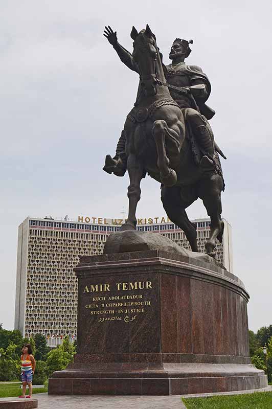 Amir Temur monument