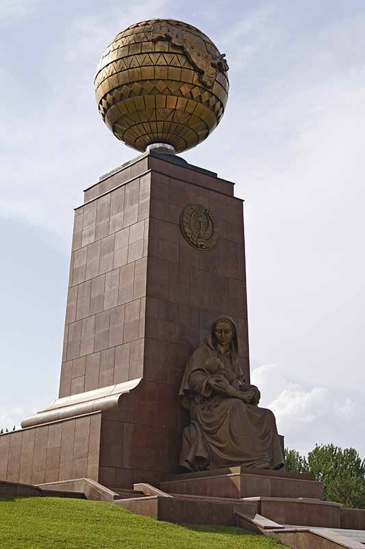 Monument, Alisher Navoi Park