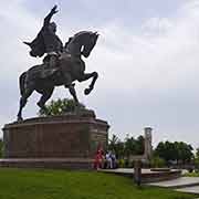 Amir Temur monument